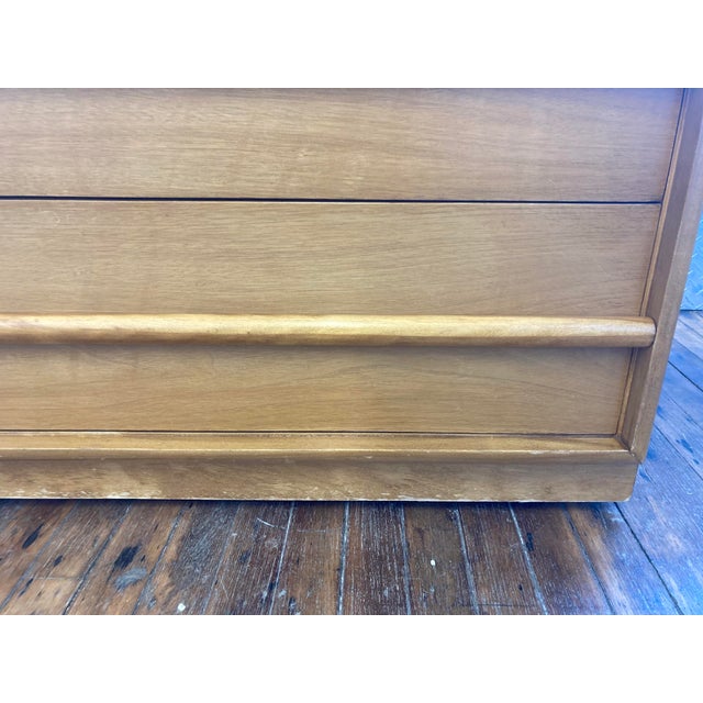 Wood 1950s Widdicomb 4-Drawer Tall Dresser by Robsjohn-Gibbings For Sale - Image 7 of 17