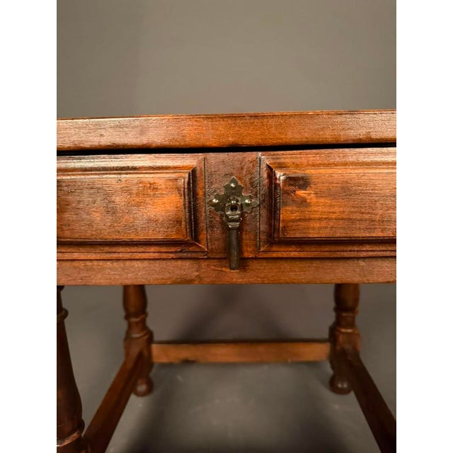 Pair of American Country English Pine Side Tables With Walnut Finish, Circa 1920s For Sale In Indianapolis - Image 6 of 18