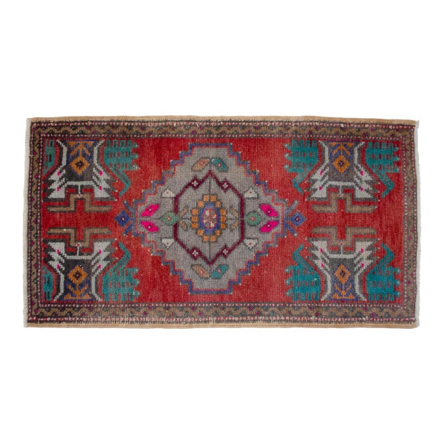 1970s Hand Knotted Small Oushak Rug Faded Mini Rug Mat - 1'8" X 3'2" For Sale