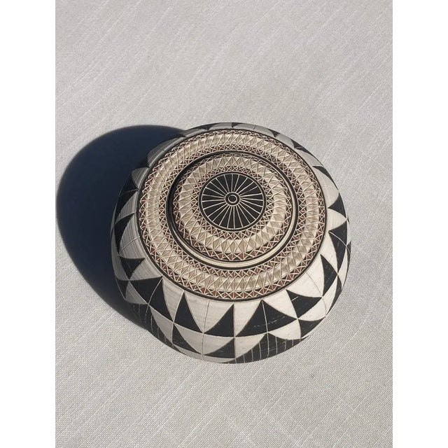 Black Madeline Landing & Robert Massaro Incised Lidded Ceramic Pot 1988 For Sale - Image 8 of 9