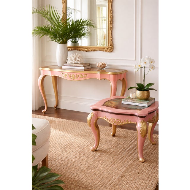 Palm Beach Regency Side Table – Pink & Gold Hollywood Regency Accent Table – Hand Painted Tropical Palm Design – Vintage Glam For Sale - Image 10 of 10