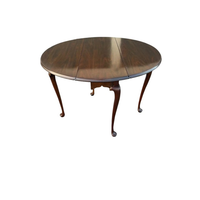 Quick Hits: Late 20th-century Harden Sleepy Hollow Restorations drop-leaf gate leg table Rich wood finish with classic...