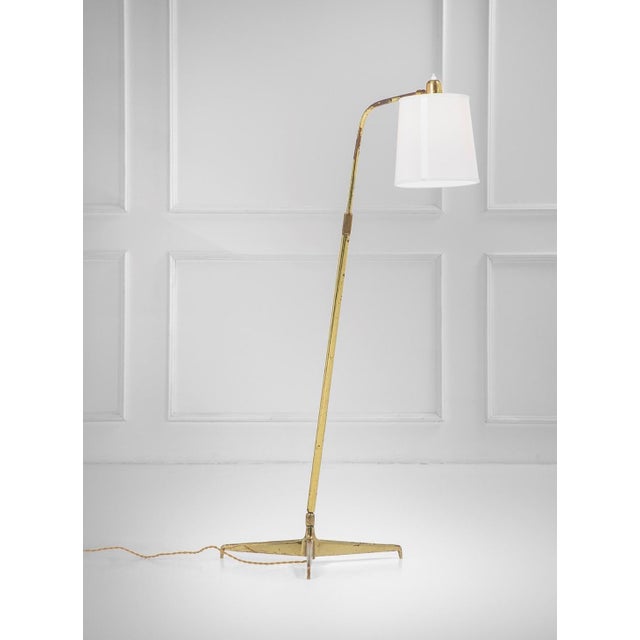 1950s Model 301 Floor Lamp in Beige Cone-Shaped Tripod Base by Angelo Ostuni for Oluce, 1950s For Sale - Image 5 of 5