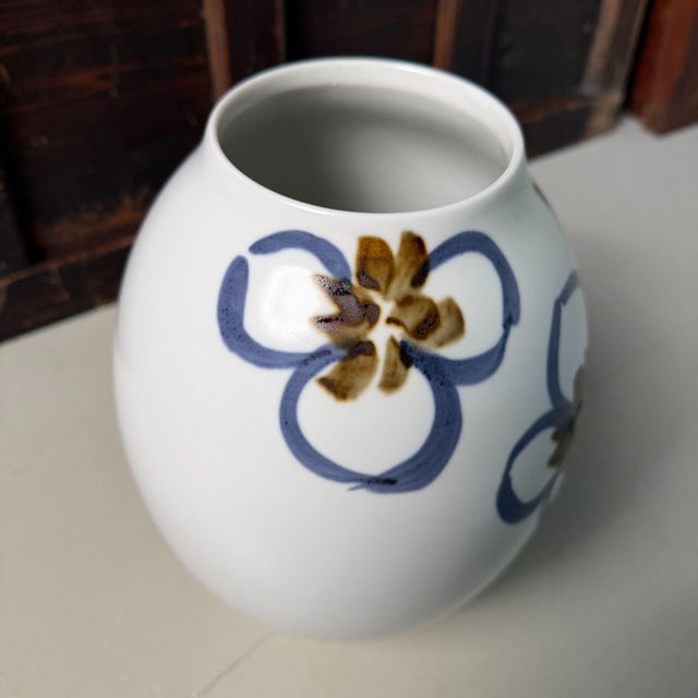 Mid-Century Modern Japanese Sometsuke Porcelain Ikebana Vase from Asahina, 1970s For Sale - Image 3 of 11