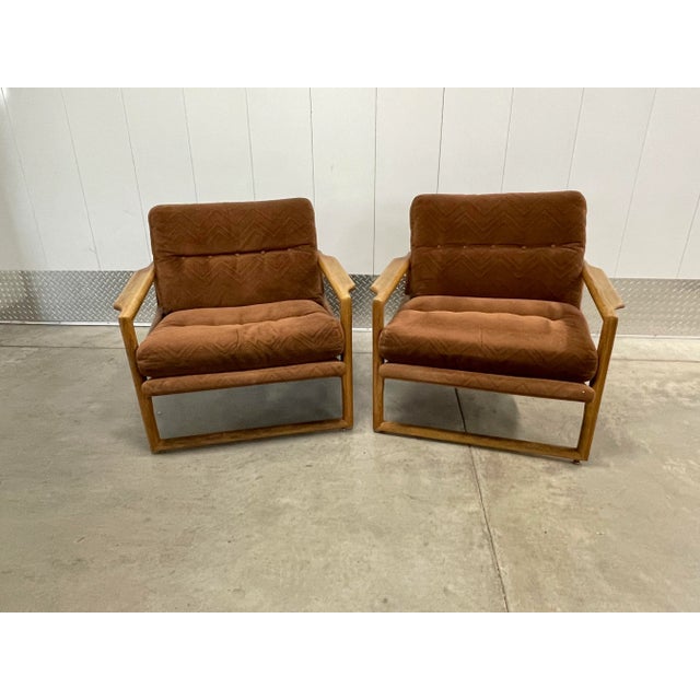 Mid-Century Modern lounge chairs in the style of Milo Baughman IKofod-Larsen. Stunning scoop lounge chairs; Mid-century...