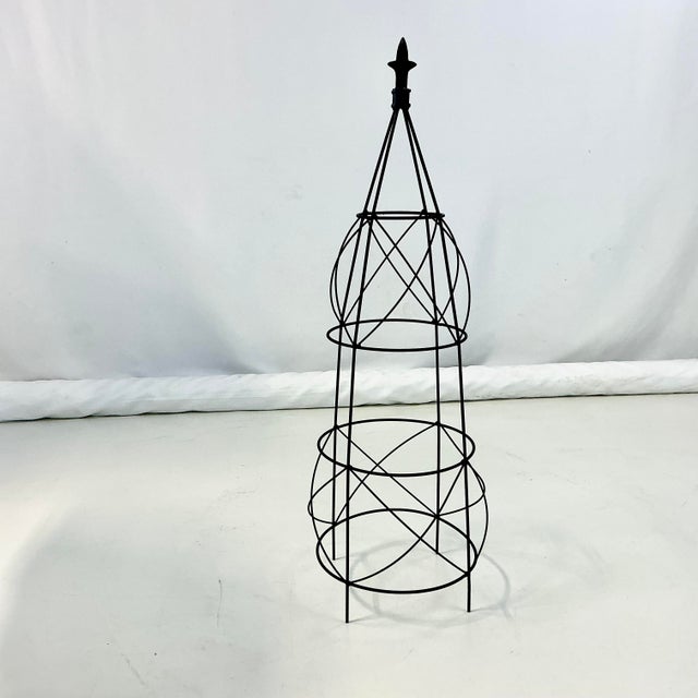 1980s Vintage French Art Deco Fleur De Lis Garden Topiary Trellises Frame. For Sale - Image 9 of 12