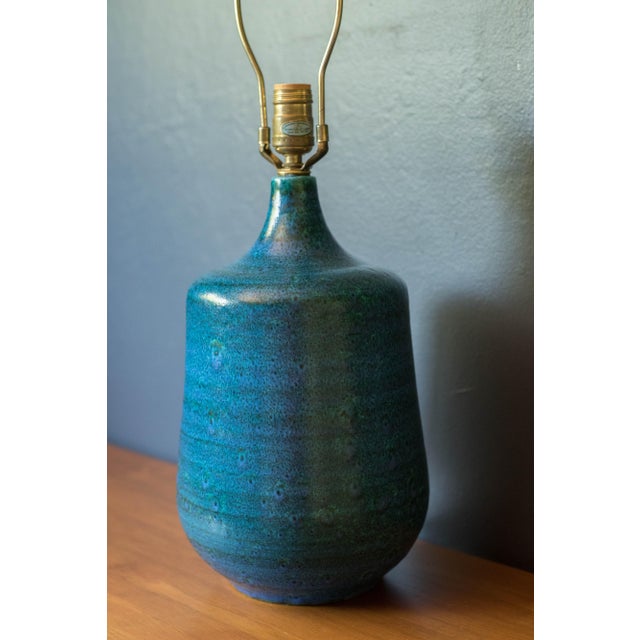 1960s Vintage Pair of Stoneware Blue Studio Ceramic Table Lamps by Sy Allan Designs For Sale - Image 5 of 14