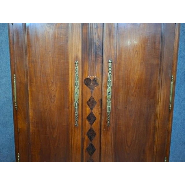 Louis XV Wardrobe in Walnut. For Sale - Image 4 of 8
