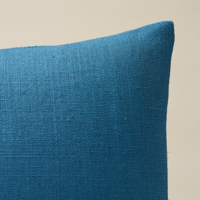 This pillow features Leo Glazed Linen with a Knife Edge finish. Notable for its subtle strié effect and delicate sheen,...