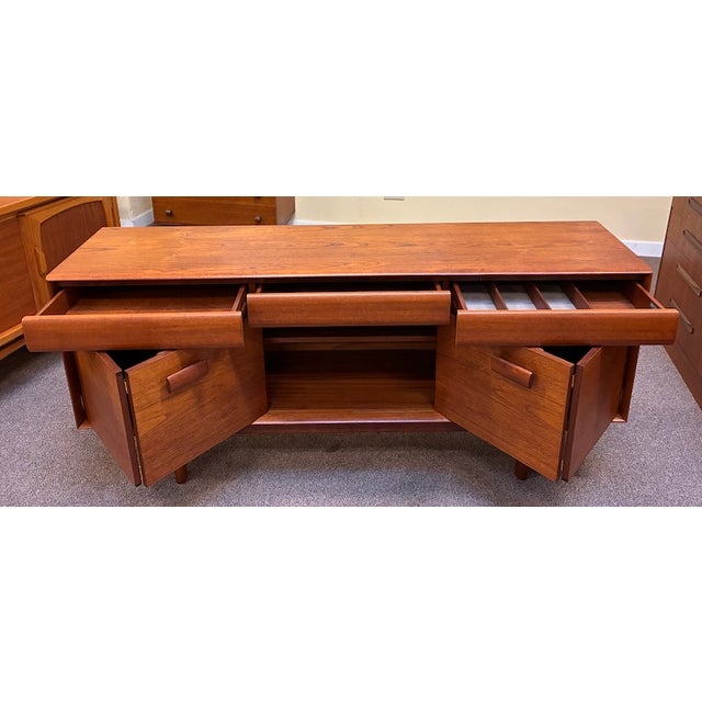 European Mid Century Modern Teak Credenza With Accordion Doors by White & Newton, Uk c.1960 For Sale - Image 11 of 13