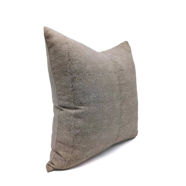 Enhance your living space with the timeless beauty of the Fabdivine Block Print Cushion Cover in the exquisite 8Kamal...