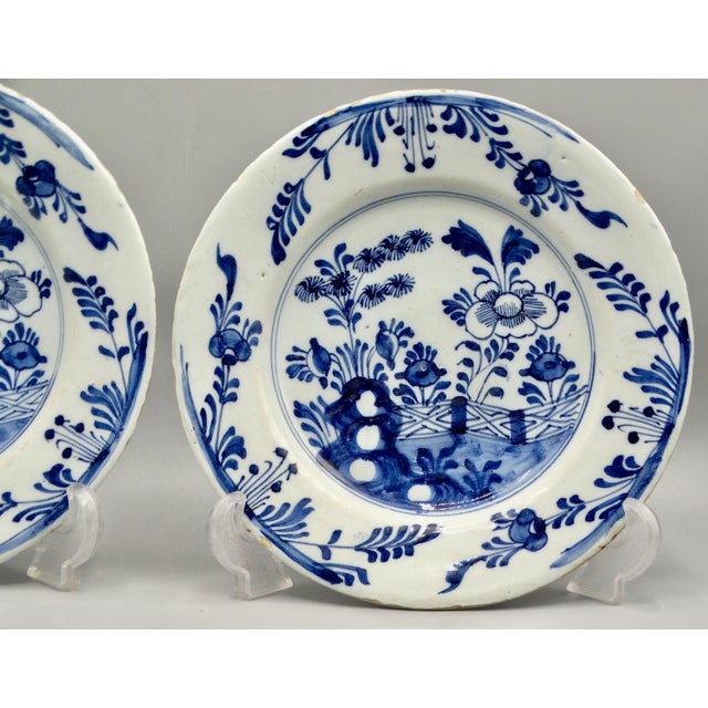 Chinoiserie 18th-Century Delft Chinoiserie Plates,. A Pair For Sale - Image 3 of 11