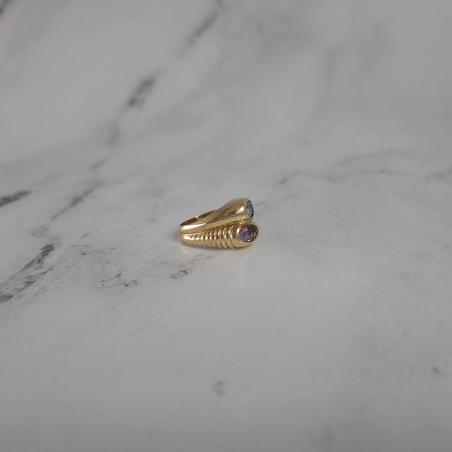 Amethyst & Blue Topaz Bypass Ring 14k Yellow Gold, Size 7 For Sale - Image 4 of 5