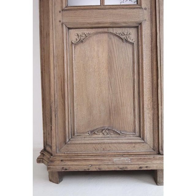 Late 18th Century Régence Oak Vitrine Cabinet For Sale - Image 11 of 18