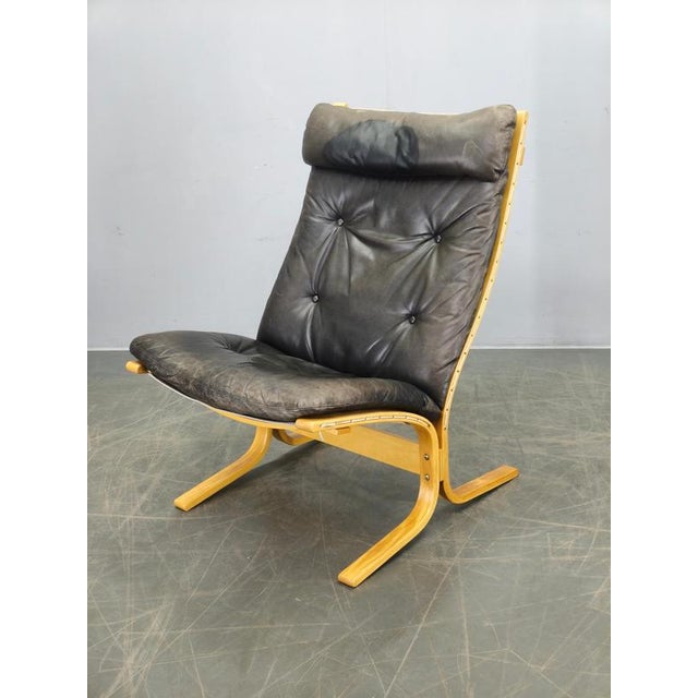Original Siesta lounge chair designed by Ingmar Relling and produced in Norway during the 1970s. Recognized as one of the...