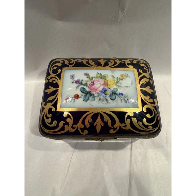 Ceramic Limoges France Hand Painted Porcelain Trinket/Jewelry Box With Floral Accents For Sale - Image 7 of 10