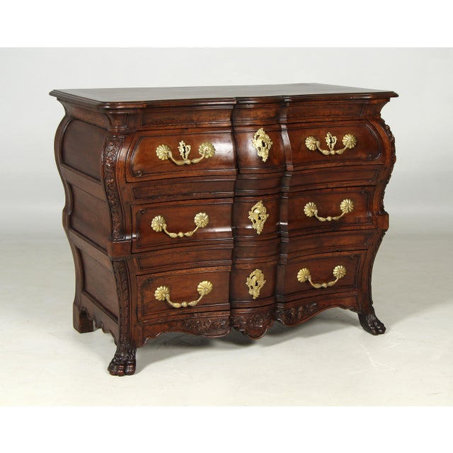 Antique French Commode in Walnut, 1740 For Sale - Image 18 of 18