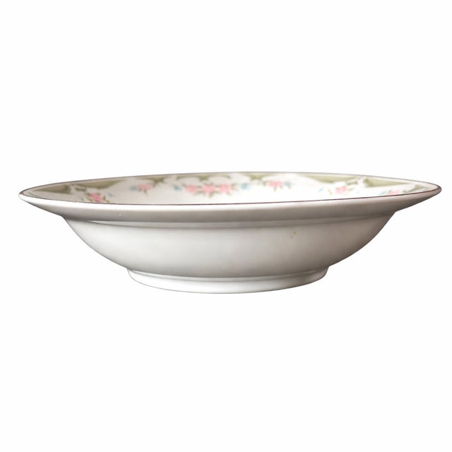 Beautiful vintage soup bowl by Wyndham China featuring the elegant Lizbeth 341 pattern. Adorned with delicate pink roses...