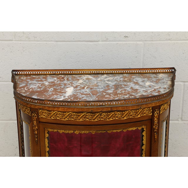 19th Century French Louis XV Vitrine Curio Cabinet With Marble Top & Ormolu For Sale - Image 15 of 18
