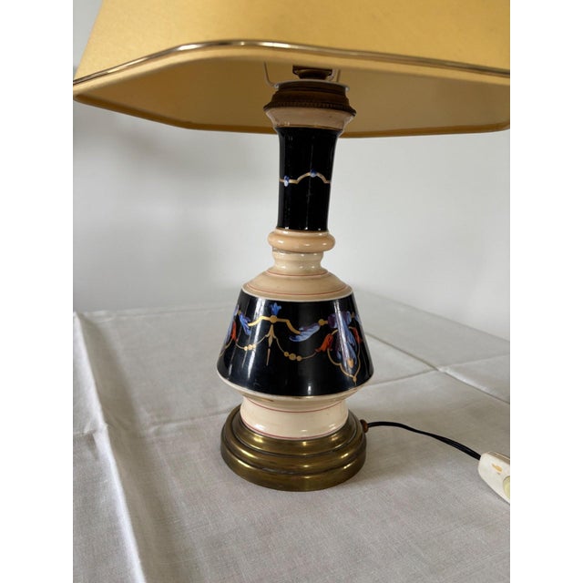 An elegant Art Deco table lamp dating from the 1920s-1940s. This distinctive piece combines the delicacy of glazed...