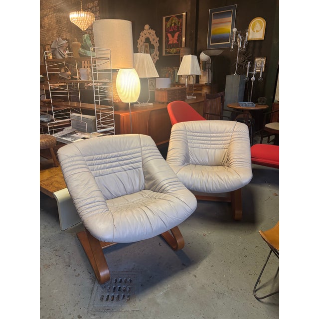 Wood 1990s Pair of Scandinavian Cantilevered Molded Teak Plywood Lounge Chairs For Sale - Image 7 of 10