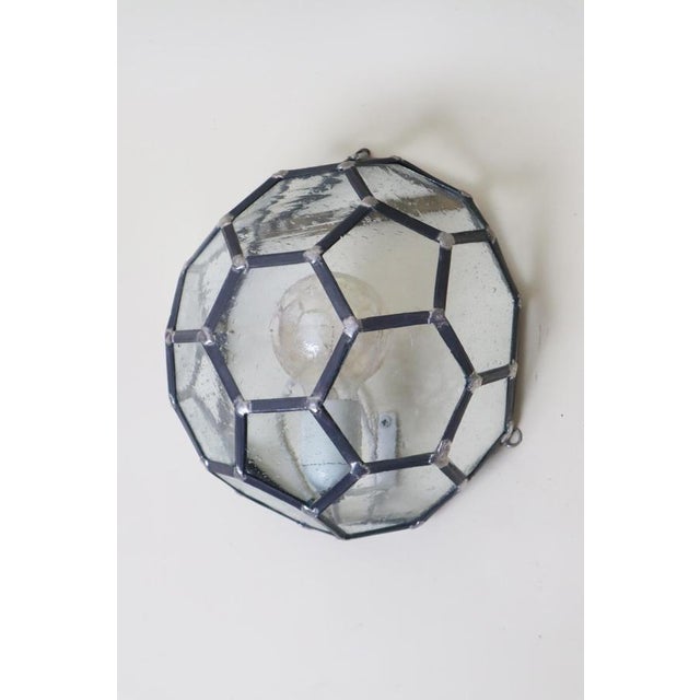 This lovely geometric wall light, designed in the style of architect Adolf Loos around 1950, will delight you with its...