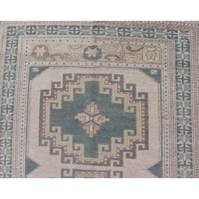 Early 20th Century Vintage Turkish Oushak Rug With Geometric Medallions in Soft Green For Sale - Image 5 of 10