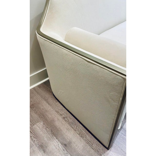 Caracole Modern White Velvet the Cat’s Meow Sofa For Sale In Atlanta - Image 6 of 8