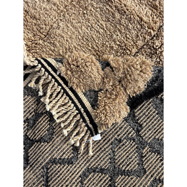 Textile Luxury Moroccan Beni Ouarain Rug – Handmade Atlas Wool Berber Carpet – Modern Geometric Design For Sale - Image 7 of 8