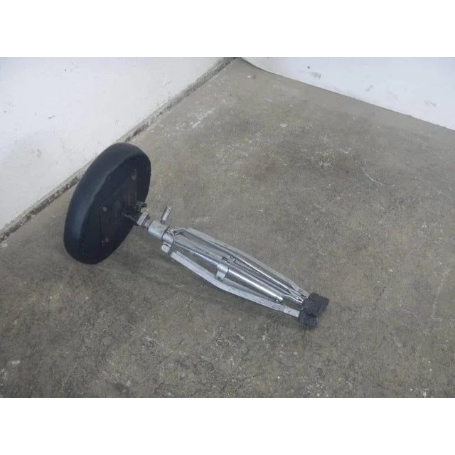 Folding. The seat is adjustable in height from 54 cm to 80 cm.