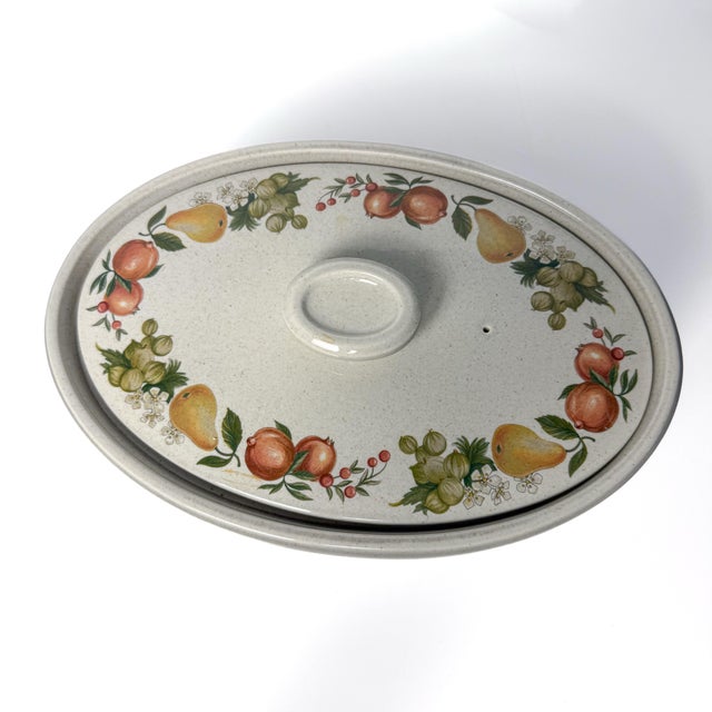 Late 20th Century Vintage Wedgwood Quince 2.5-Quart Oval Covered Casserole, England For Sale - Image 5 of 9
