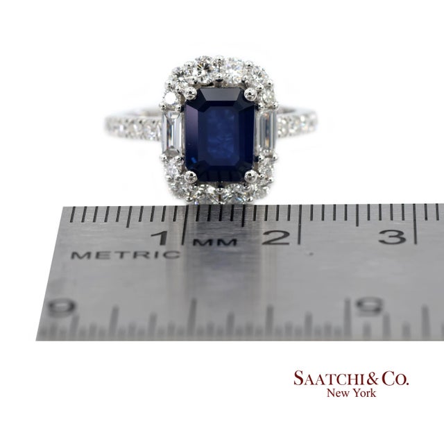 Exquisite 18k (750) White Gold Royal Blue Sapphire and Natural Diamond Ring, Size 5 For Sale - Image 9 of 11