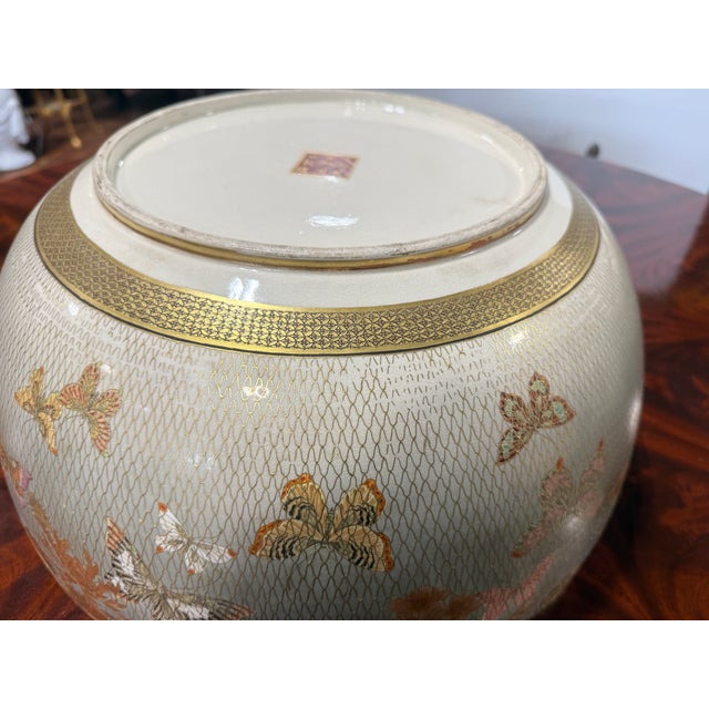 Museum Quality Japanese Gilt-Decorated Porcelain Bowl With Butterflies, Kyoto For Sale - Image 13 of 18