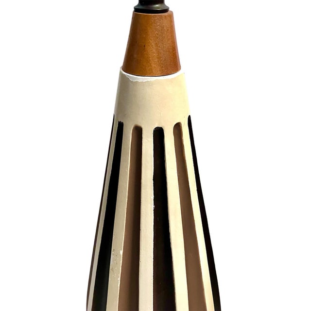 Mid-Century Modern Quartite Ceramic Table Lamp Teardrop Shape Atomic For Sale - Image 4 of 9