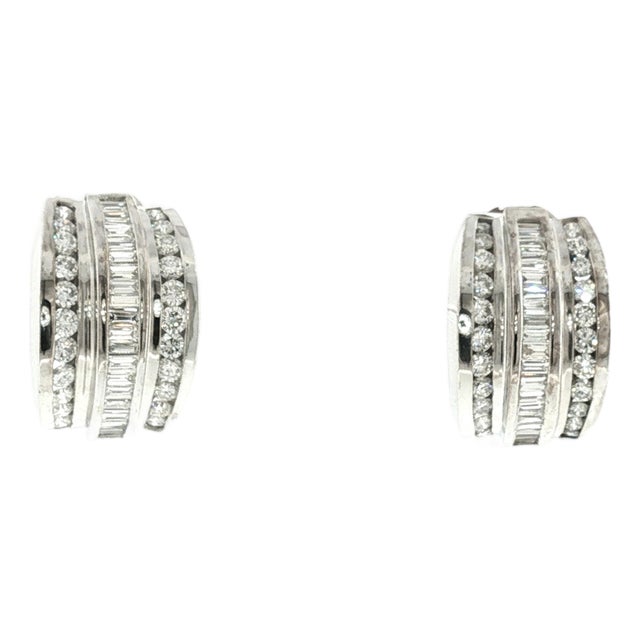 Late 20th-Century 2.75 Carat Total Weight Natural Diamond Half Hoop Earrings, Pair For Sale