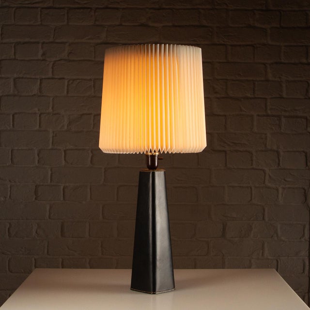 Mid-Century Modern Leather Table Lamp by Lisa Johansson-Pape for Illums Bolighus, Denmark, 1950s For Sale - Image 3 of 16