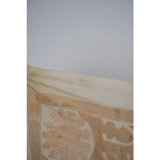 Minimal Neutral Suzani Textile, Beige Uzbek Table Cover Decor 4'4'' X 4'4'' For Sale In New York - Image 6 of 10