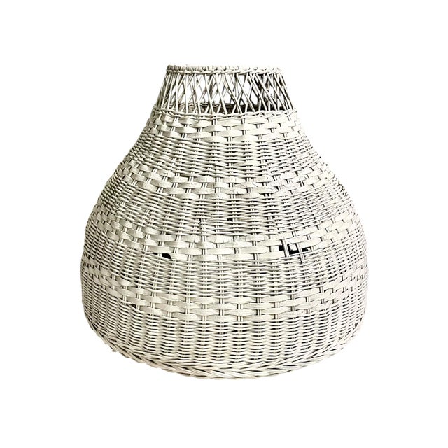 Mid 20th Century Vintage White Wicker Table Lamp With Matching Woven Shade – Coastal Boho Mid-Century Style 31.5” Tall For Sale - Image 5 of 18