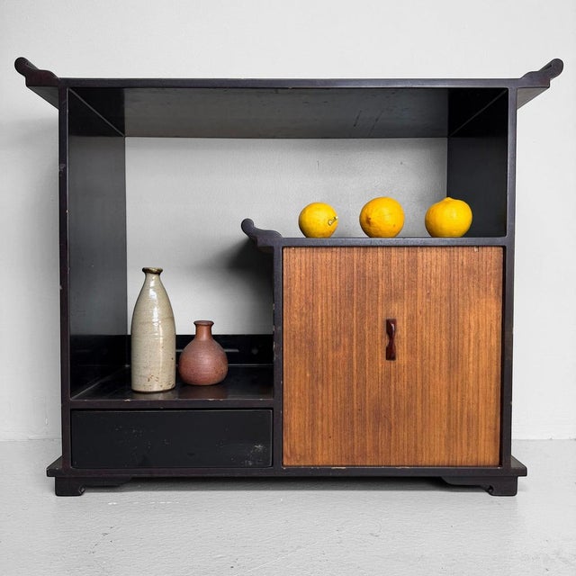 Japanese Lacquered Kazaridana Display Cabinet, 1920s For Sale - Image 10 of 18