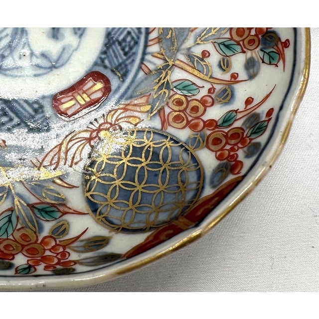19th Century Japanese Imari Scalloped Dish - Hand-Painted Gilt For Sale In Portland, ME - Image 6 of 11