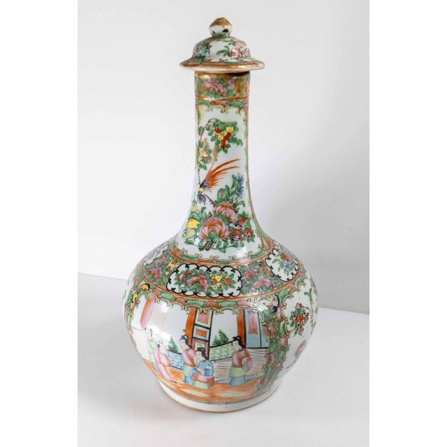 Ceramic 19th Century Chinese Export Chinoiserie Rose Medallion Bottle Vase With Lid For Sale - Image 7 of 18