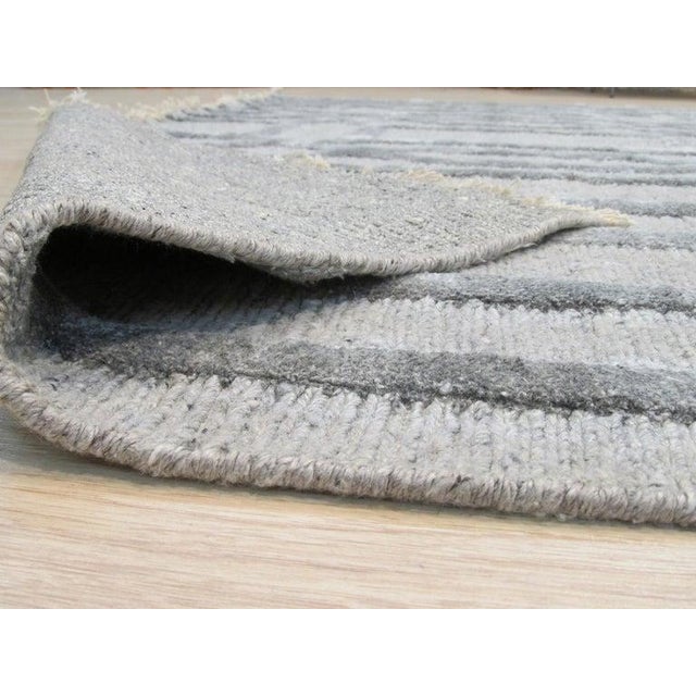 Contemporary 9x12 Gray Hand-Knotted Wool Viscose Linked Lattice Geometric Modern Carpet Rug For Sale - Image 3 of 4