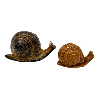 Vintage Miniature Ceramic Snail Figurines – Mid-Century Brown Glaze – Cottagecore / Naturalist Style – Set of 2 For Sale