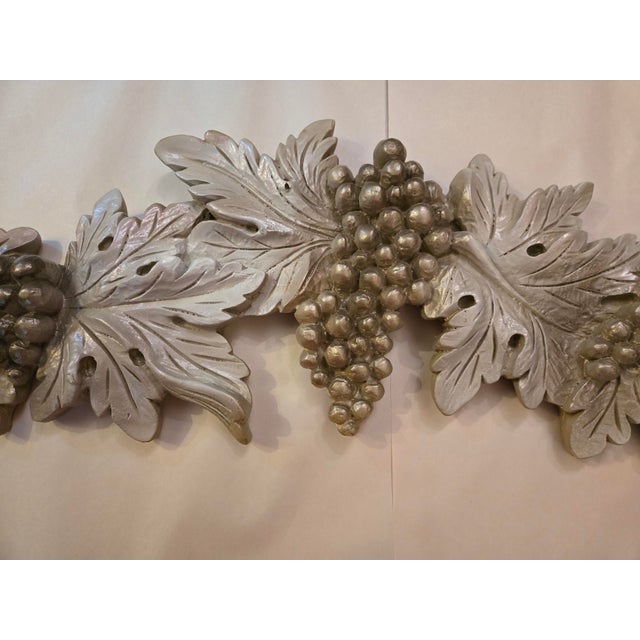 Vintage Resin Grapevine Swag Wall Art, Soft colors, nice accent above a door or art or use alone. Pretty piece. 10 inches...