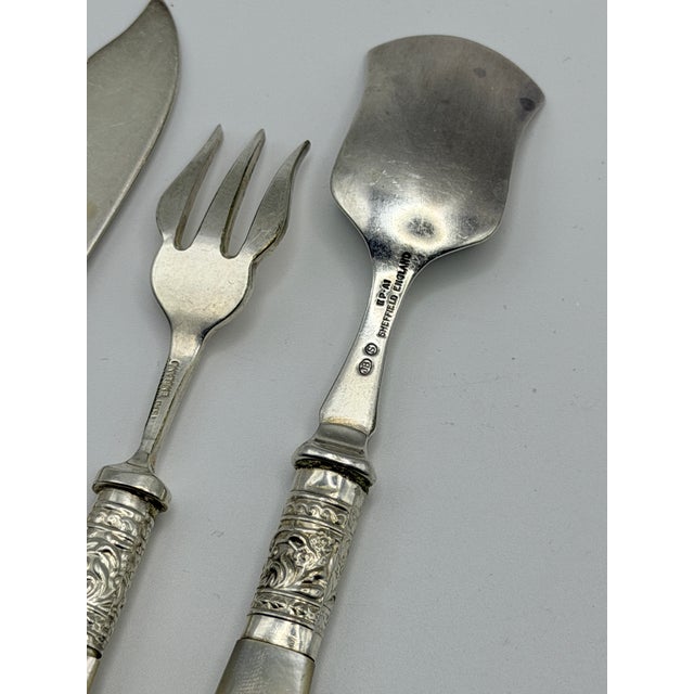 English Antique Sheffield Silverplate Petit Set With Mother-of-Pearl Handles (Set of 3) For Sale - Image 3 of 6