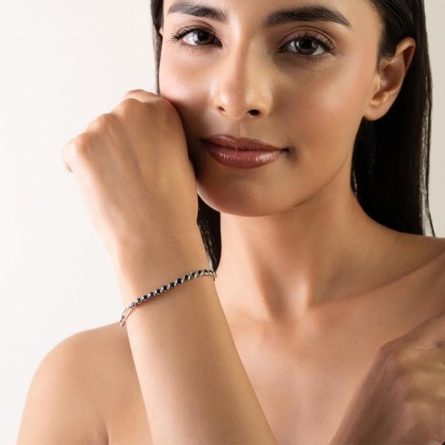 Vintage Bezel Set Sapphire Paperclip Chain Bracelet in 18k Solid Gold For Sale In New York - Image 6 of 13