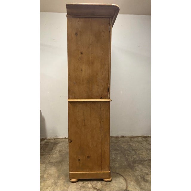 19th Century English Pine Linen Press For Sale In Naples, FL - Image 6 of 9