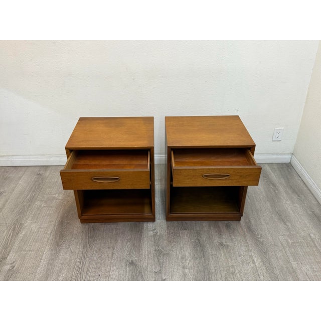 Pair of Mid Century Modern Nightstands For Sale In Los Angeles - Image 6 of 11