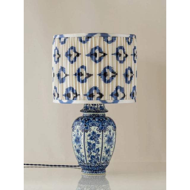 Dutch Delft Blue & White Ceramic Table Lamp with New Pleated Ikat Shade For Sale - Image 13 of 13