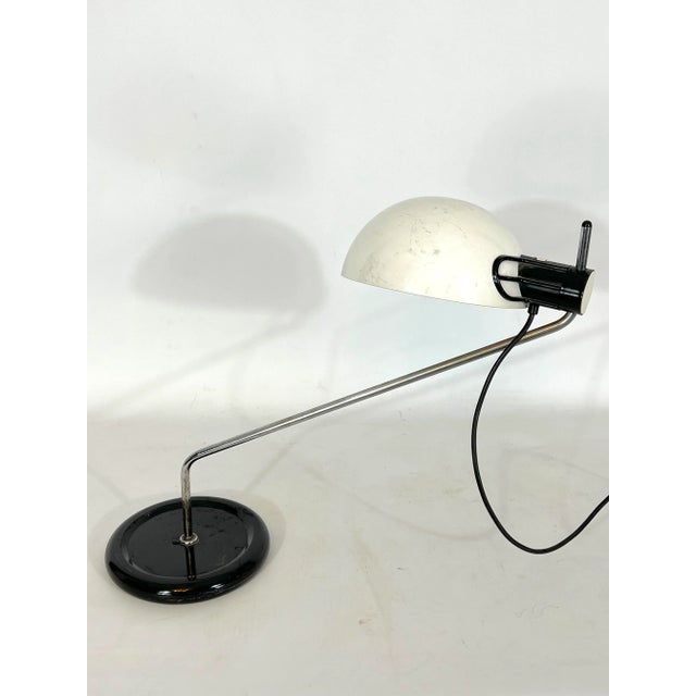 Guzzini Chrome and Plastic Articulated Table Lamp from Guzzini For Sale - Image 4 of 12